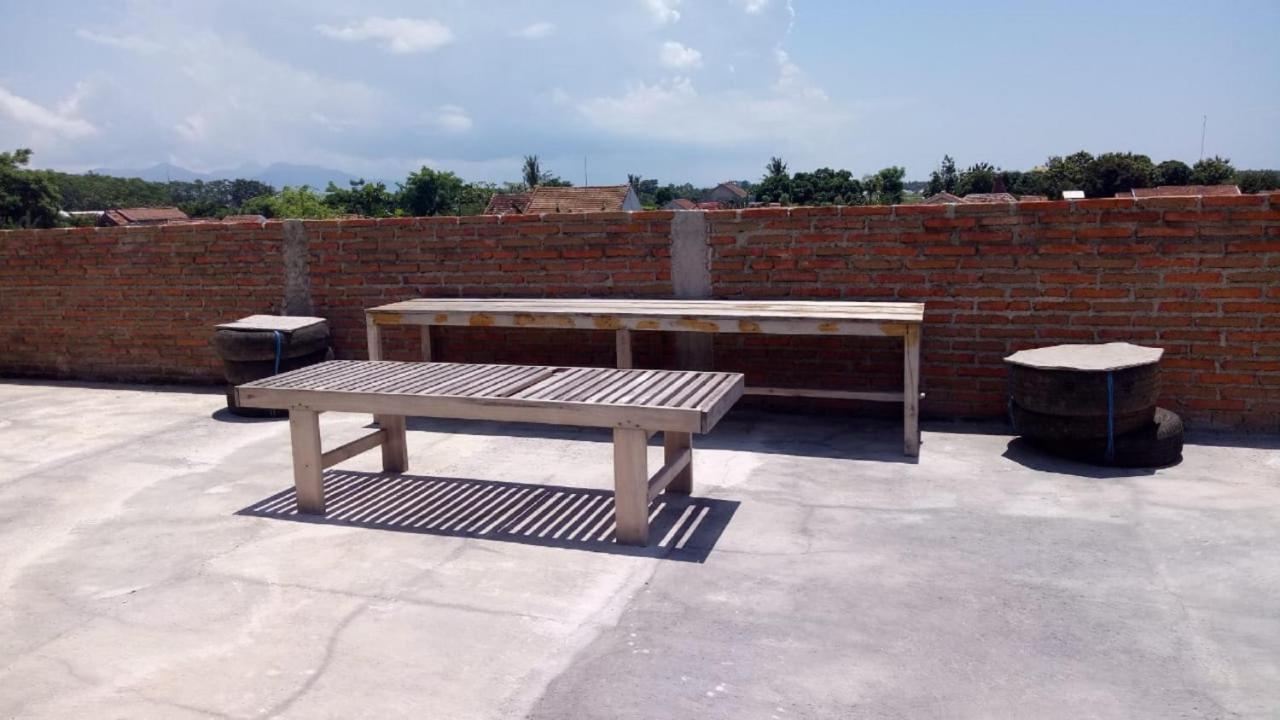 בניוואנגי Cheap Inn Banyuwangi מראה חיצוני תמונה