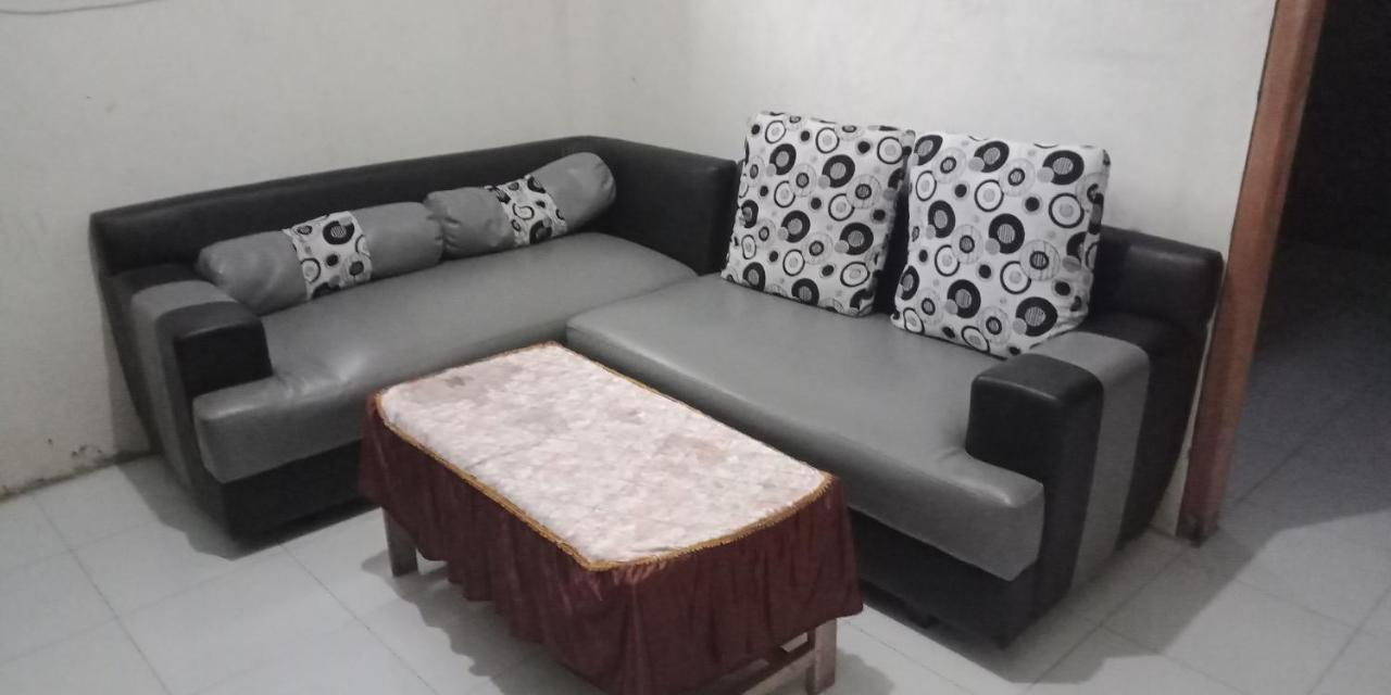 בניוואנגי Cheap Inn Banyuwangi מראה חיצוני תמונה