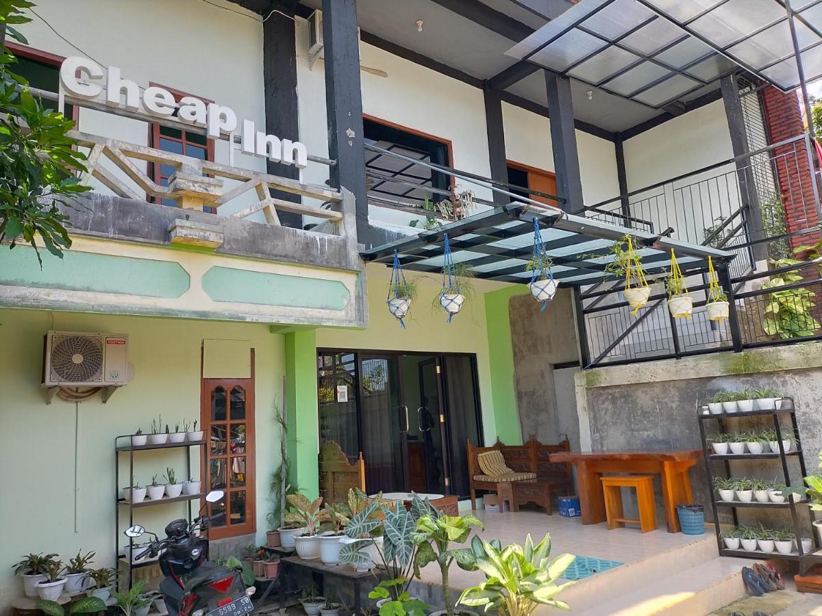 בניוואנגי Cheap Inn Banyuwangi מראה חיצוני תמונה