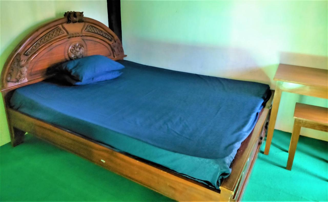 בניוואנגי Cheap Inn Banyuwangi מראה חיצוני תמונה
