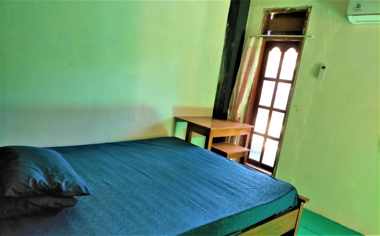 בניוואנגי Cheap Inn Banyuwangi מראה חיצוני תמונה