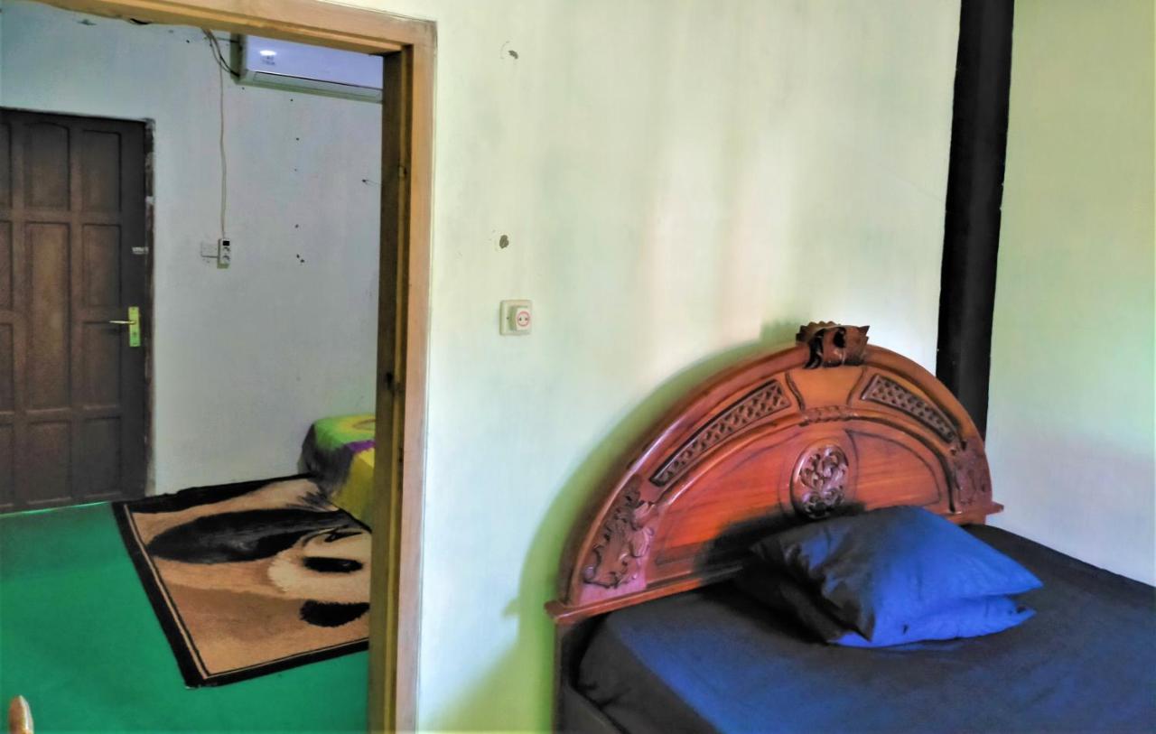 בניוואנגי Cheap Inn Banyuwangi מראה חיצוני תמונה