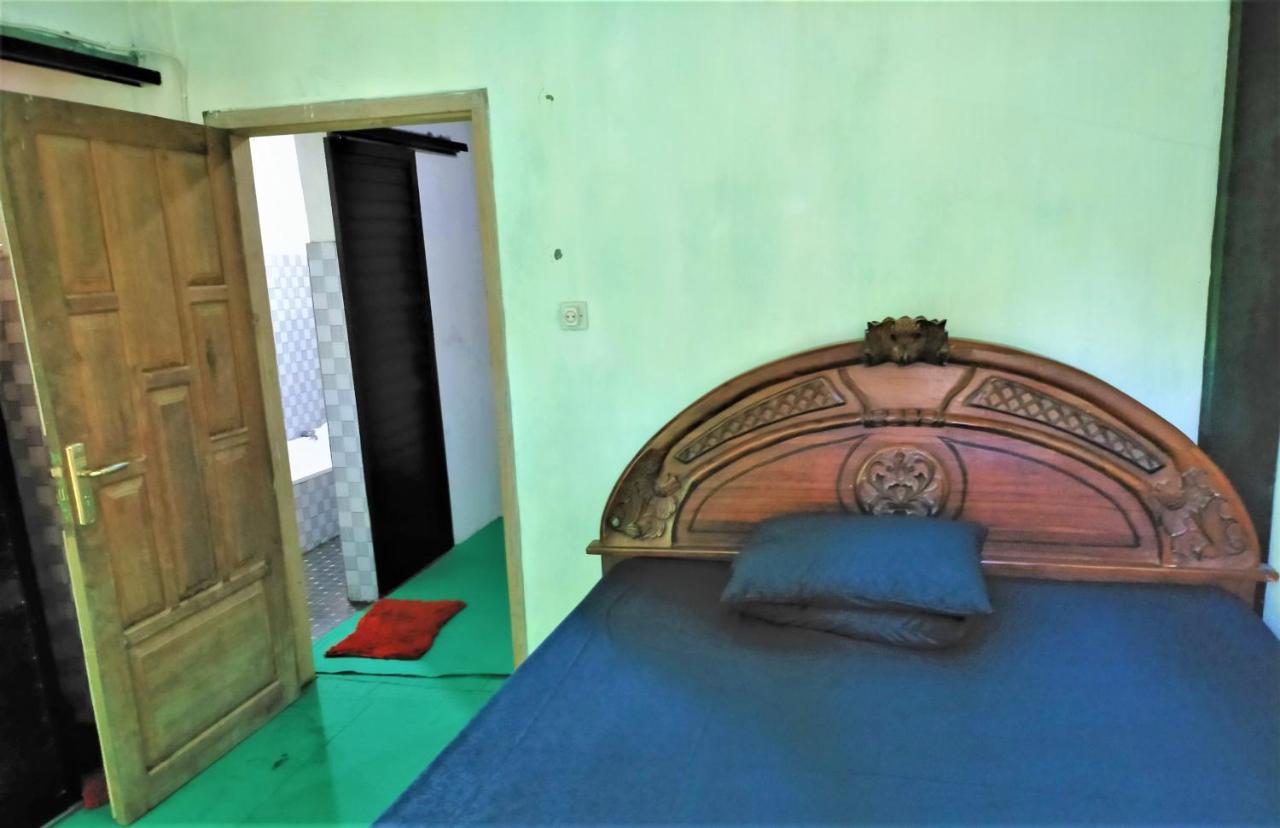 בניוואנגי Cheap Inn Banyuwangi מראה חיצוני תמונה