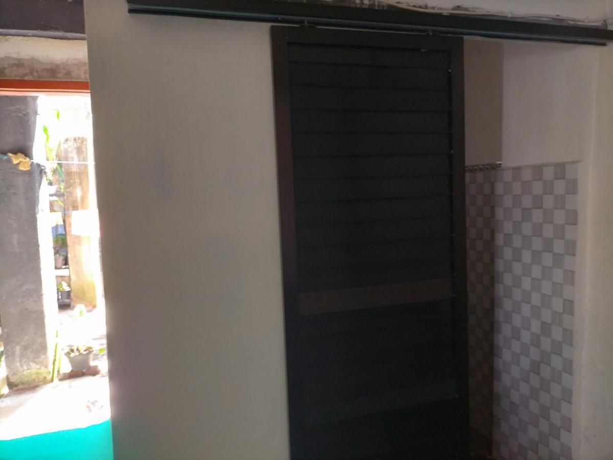 בניוואנגי Cheap Inn Banyuwangi מראה חיצוני תמונה
