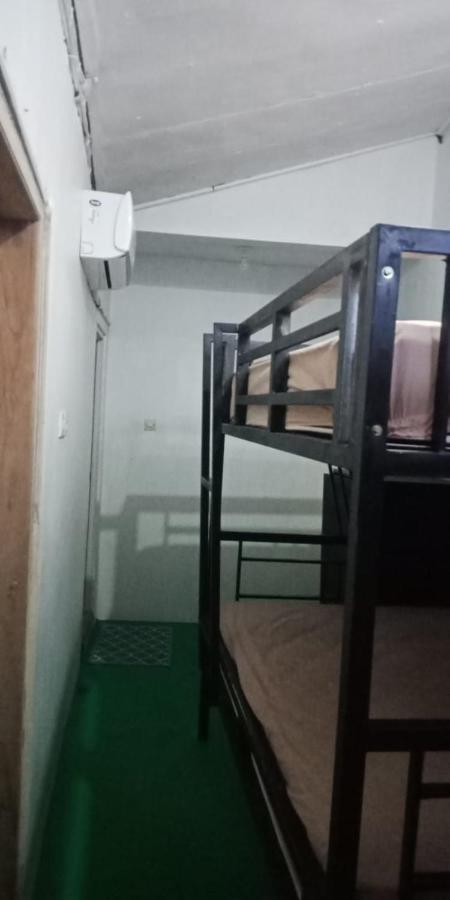 בניוואנגי Cheap Inn Banyuwangi מראה חיצוני תמונה