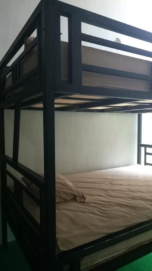 בניוואנגי Cheap Inn Banyuwangi מראה חיצוני תמונה