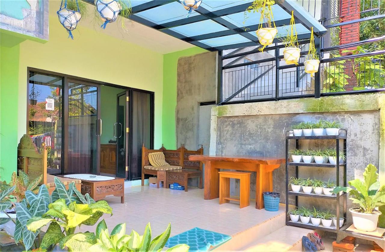 בניוואנגי Cheap Inn Banyuwangi מראה חיצוני תמונה