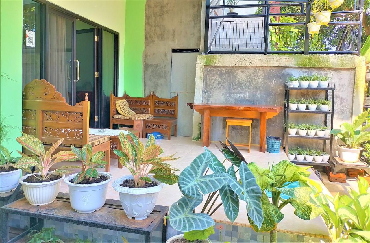 בניוואנגי Cheap Inn Banyuwangi מראה חיצוני תמונה