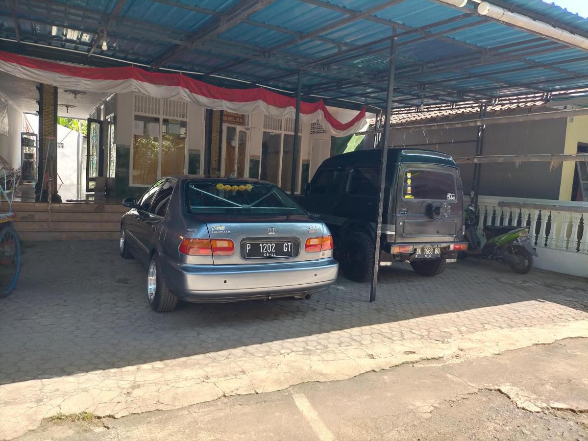 בניוואנגי Cheap Inn Banyuwangi מראה חיצוני תמונה