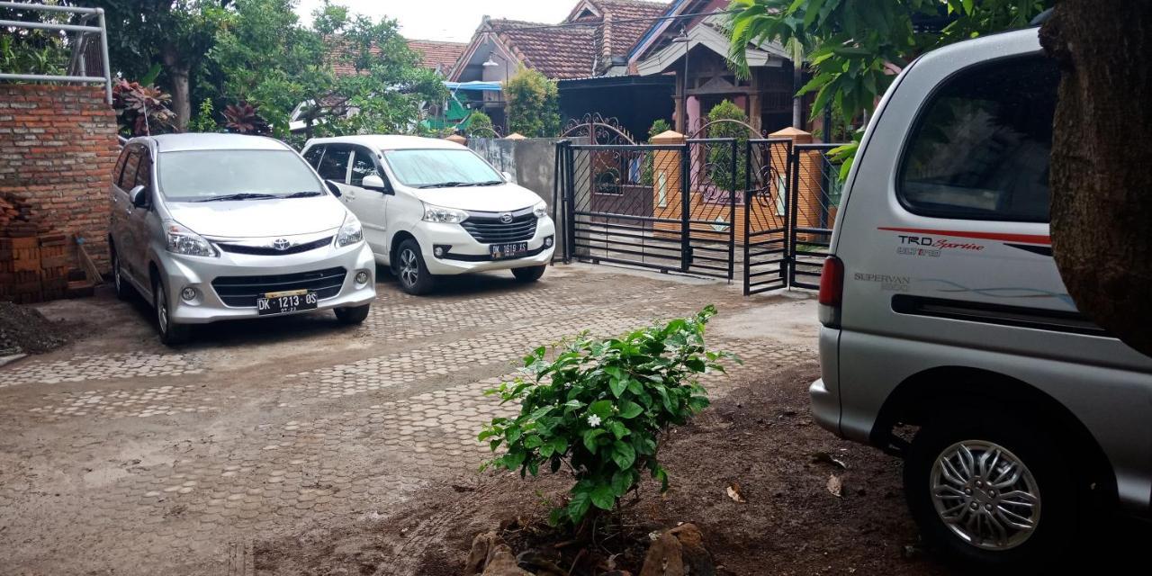 בניוואנגי Cheap Inn Banyuwangi מראה חיצוני תמונה
