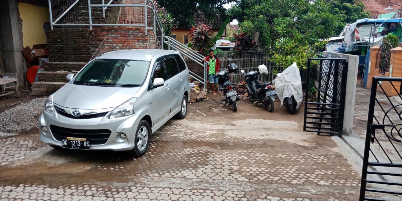 בניוואנגי Cheap Inn Banyuwangi מראה חיצוני תמונה