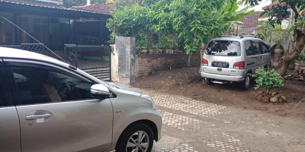 בניוואנגי Cheap Inn Banyuwangi מראה חיצוני תמונה