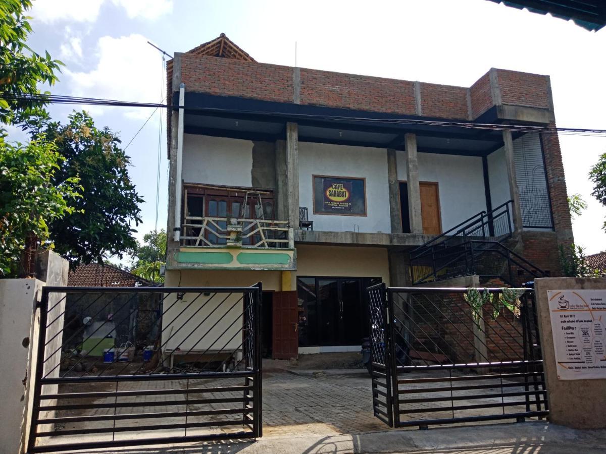 בניוואנגי Cheap Inn Banyuwangi מראה חיצוני תמונה