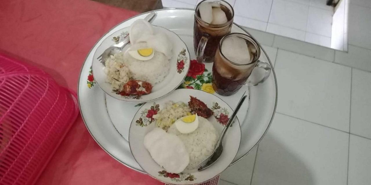בניוואנגי Cheap Inn Banyuwangi מראה חיצוני תמונה